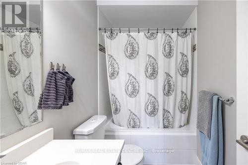 17 - 32 Arkell Road, Guelph, ON - Indoor Photo Showing Bathroom