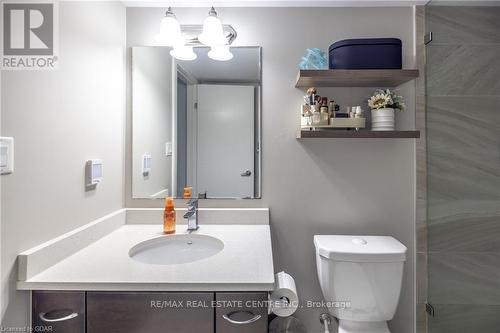 17 - 32 Arkell Road, Guelph, ON - Indoor Photo Showing Bathroom