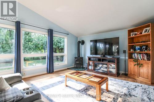 2946 Pigeon Lake Road, Kawartha Lakes, ON - Indoor Photo Showing Living Room