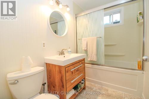 2946 Pigeon Lake Road, Kawartha Lakes, ON - Indoor Photo Showing Bathroom