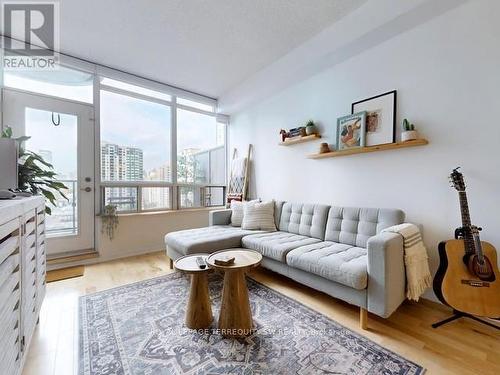 516 - 33 Empress Avenue, Toronto (Willowdale East), ON - Indoor Photo Showing Living Room