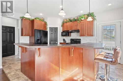 571 Maguire Lane, Saskatoon, SK - Indoor Photo Showing Kitchen