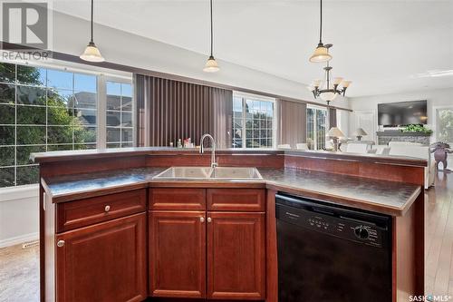 571 Maguire Lane, Saskatoon, SK - Indoor Photo Showing Kitchen With Double Sink