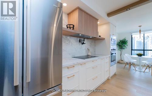 1908 - 5444 Yonge Street, Toronto (Willowdale West), ON - Indoor Photo Showing Kitchen With Upgraded Kitchen