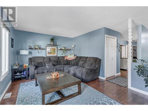 7127 Guelph Crescent, Prince George, BC - Indoor Photo Showing Living Room