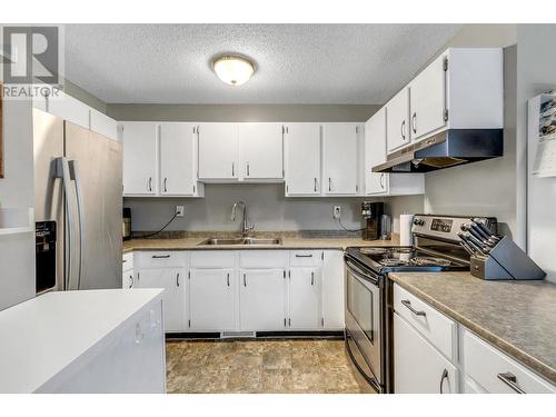 7127 Guelph Crescent, Prince George, BC - Indoor Photo Showing Kitchen With Double Sink