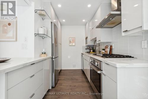 6 - 230 St. George Street, Toronto (Annex), ON - Indoor Photo Showing Kitchen With Upgraded Kitchen