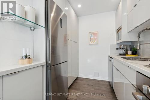 6 - 230 St. George Street, Toronto (Annex), ON - Indoor Photo Showing Kitchen