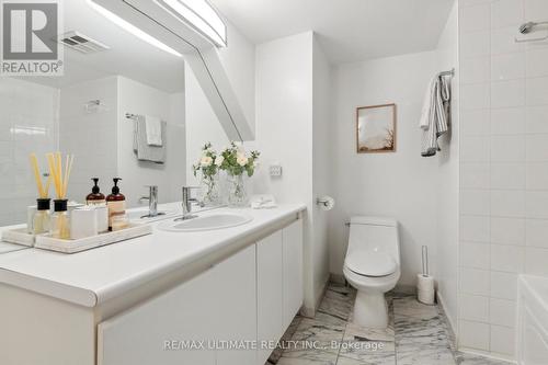 6 - 230 St. George Street, Toronto (Annex), ON - Indoor Photo Showing Bathroom