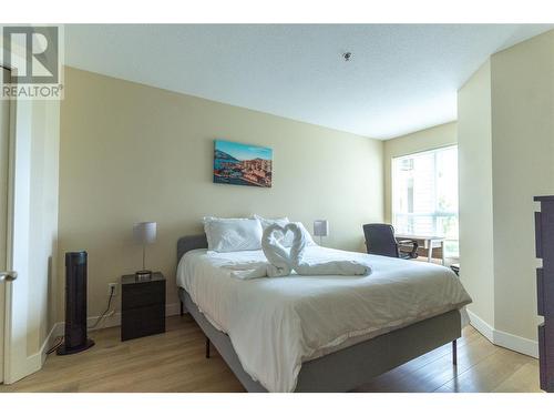 1093 Sunset Drive Unit# 310, Kelowna, BC - Indoor Photo Showing Bedroom