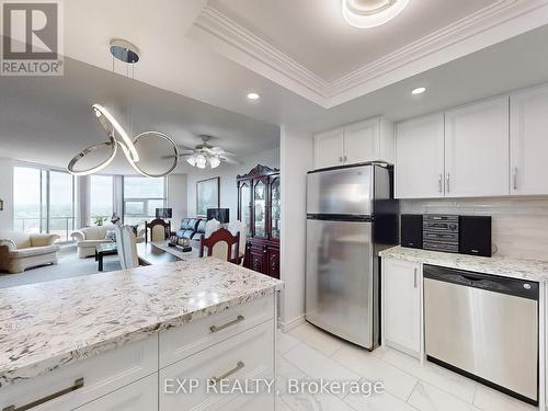 718 - 10 Dean Park Road, Toronto (Rouge), ON - Indoor Photo Showing Kitchen