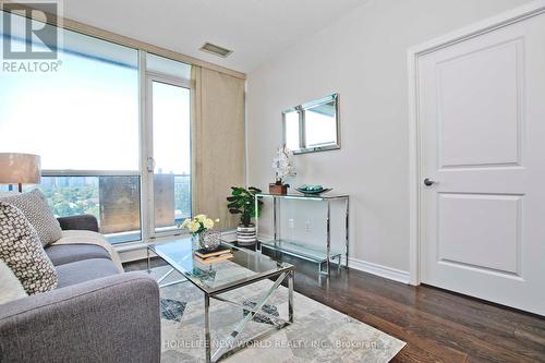 807 - 2885 Bayview Avenue, Toronto (Bayview Village), ON - Indoor Photo Showing Living Room