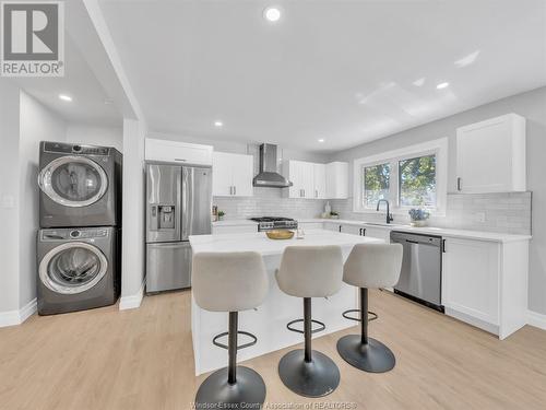 1974 Glendale, Windsor, ON - Indoor Photo Showing Kitchen