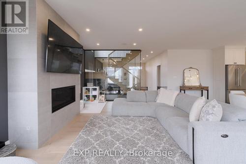 81 Homestead Way, Thorold (Allanburg/Thorold South), ON - Indoor Photo Showing Living Room With Fireplace