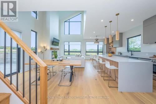 363 Albert Street, Guelph/Eramosa, ON - Indoor Photo Showing Kitchen With Upgraded Kitchen