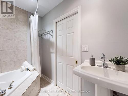 788 Sanok Drive, Pickering (West Shore), ON - Indoor Photo Showing Bathroom