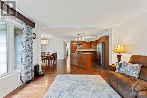 39 Seguinbourg Road, Prescott And Russell, ON - Indoor Photo Showing Living Room