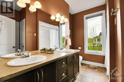 Jack and Jill bath - 5844 Longhearth Way, Manotick, ON - Indoor Photo Showing Bathroom