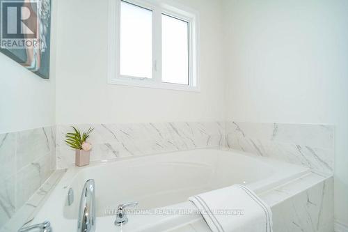 20 Hickling Lane, Ajax (Northwest Ajax), ON - Indoor Photo Showing Bathroom