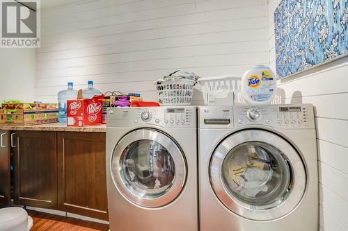 980 Coronation Avenue, Kelowna, BC - Indoor Photo Showing Laundry Room