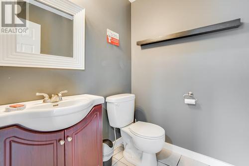 980 Coronation Avenue, Kelowna, BC - Indoor Photo Showing Bathroom