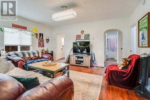 980 Coronation Avenue, Kelowna, BC - Indoor Photo Showing Living Room