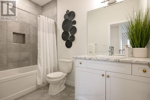 6708 Hayward Drive, London, ON - Indoor Photo Showing Bathroom