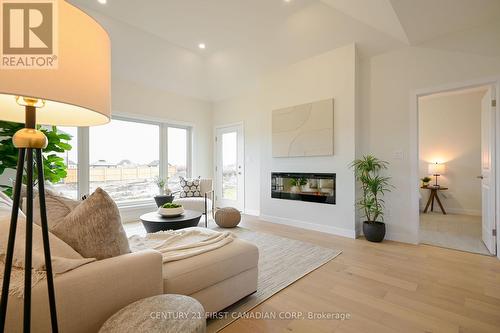 6708 Hayward Drive, London, ON - Indoor Photo Showing Living Room With Fireplace