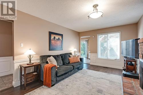 796 Hawkins Crescent, Burlington (Brant), ON - Indoor Photo Showing Living Room