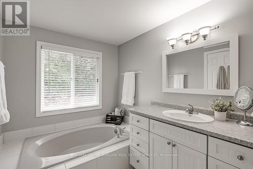 796 Hawkins Crescent, Burlington (Brant), ON - Indoor Photo Showing Bathroom