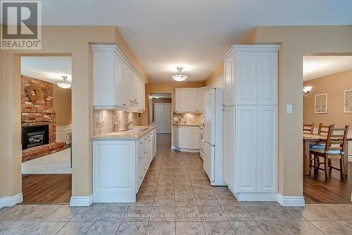 796 Hawkins Crescent, Burlington (Brant), ON - Indoor Photo Showing Kitchen