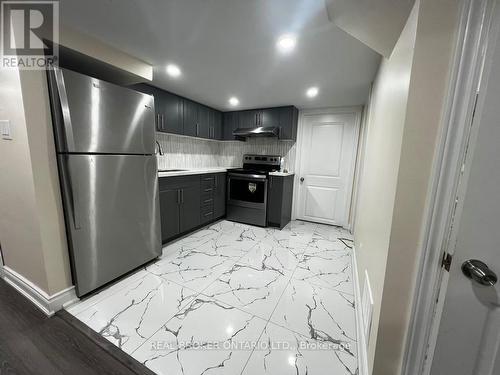 18 Tufton Crescent, Brampton, ON - Indoor Photo Showing Kitchen