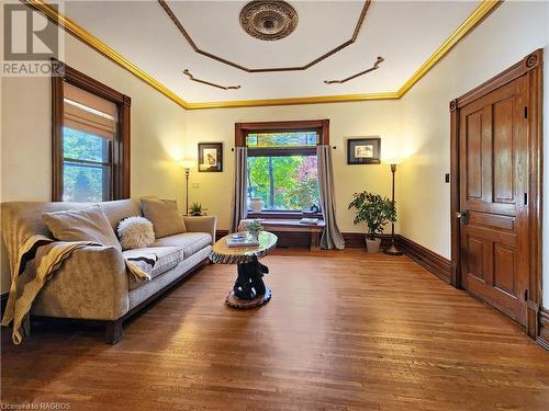 220 Marsh Street, The Blue Mountains, ON - Indoor Photo Showing Living Room