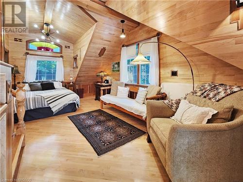 220 Marsh Street, The Blue Mountains, ON - Indoor Photo Showing Living Room