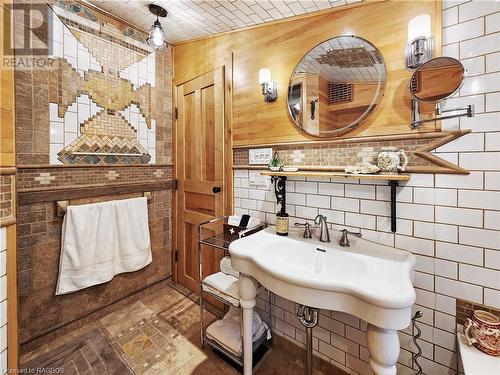 220 Marsh Street, The Blue Mountains, ON - Indoor Photo Showing Bathroom