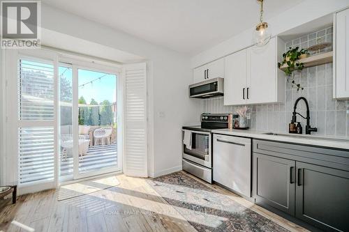 416 - 895 Maple Avenue, Burlington (Brant), ON - Indoor Photo Showing Kitchen With Upgraded Kitchen