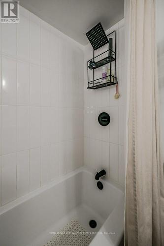 416 - 895 Maple Avenue, Burlington, ON - Indoor Photo Showing Bathroom