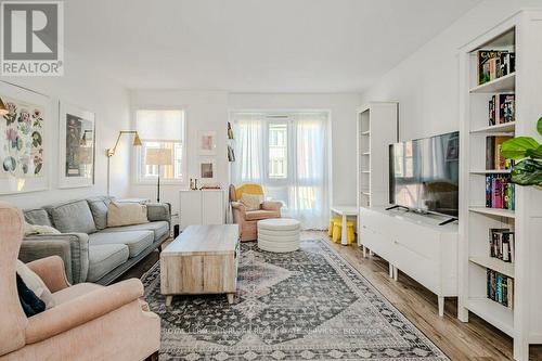 416 - 895 Maple Avenue, Burlington (Brant), ON - Indoor Photo Showing Living Room