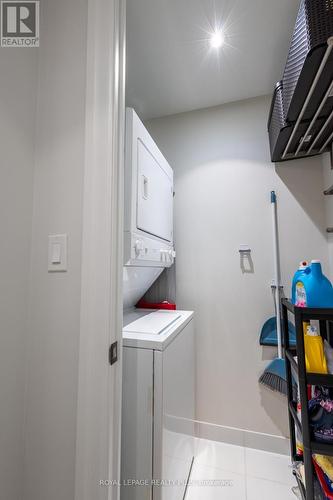 212 - 2855 Bloor Street W, Toronto (Stonegate-Queensway), ON - Indoor Photo Showing Laundry Room