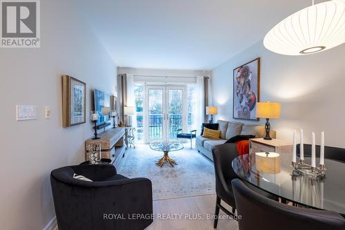 212 - 2855 Bloor Street W, Toronto (Stonegate-Queensway), ON - Indoor Photo Showing Living Room