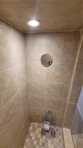 20 Queensdale Avenue W|Unit #Bsmt, Hamilton, ON - Indoor Photo Showing Bathroom