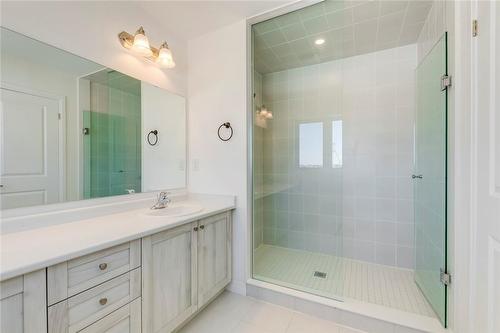 40 Freedom Crescent, Hamilton, ON - Indoor Photo Showing Bathroom