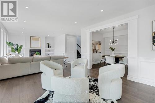 3085 Betts Avenue, Windsor, ON - Indoor Photo Showing Living Room