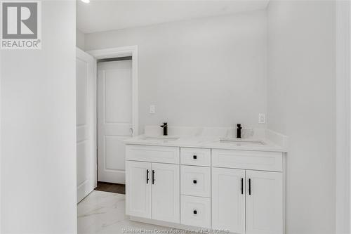 3085 Betts Avenue, Windsor, ON - Indoor Photo Showing Bathroom