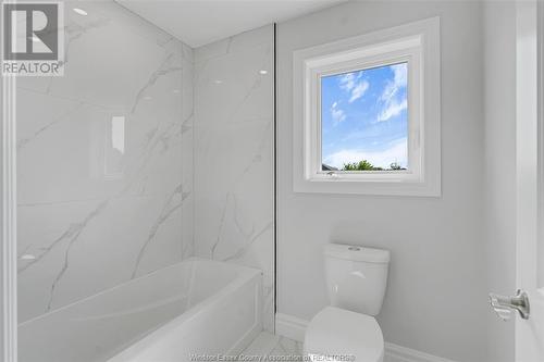 3085 Betts Avenue, Windsor, ON - Indoor Photo Showing Bathroom