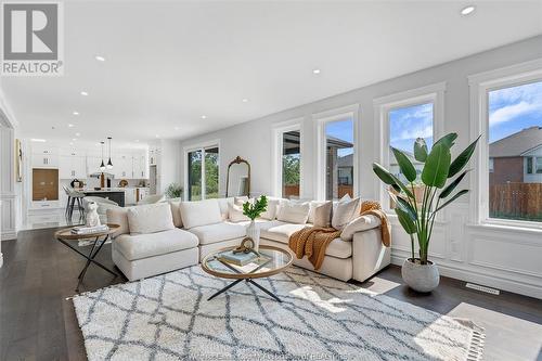 3085 Betts Avenue, Windsor, ON - Indoor Photo Showing Living Room