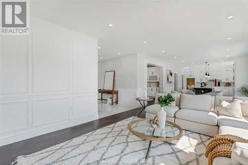 3085 Betts Avenue, Windsor, ON - Indoor Photo Showing Living Room