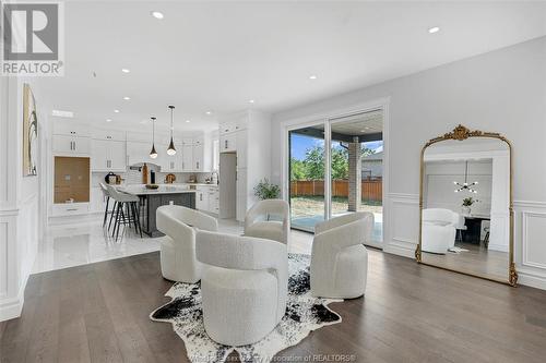 3085 Betts Avenue, Windsor, ON - Indoor Photo Showing Living Room