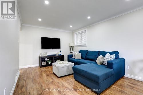 21 White Abbey Park, Toronto (Wexford-Maryvale), ON - Indoor Photo Showing Living Room