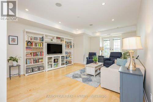 401 - 200 Collier Street, Barrie (Codrington), ON - Indoor Photo Showing Living Room